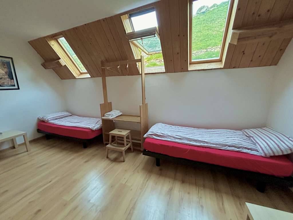 Two red beds in cabane du combal