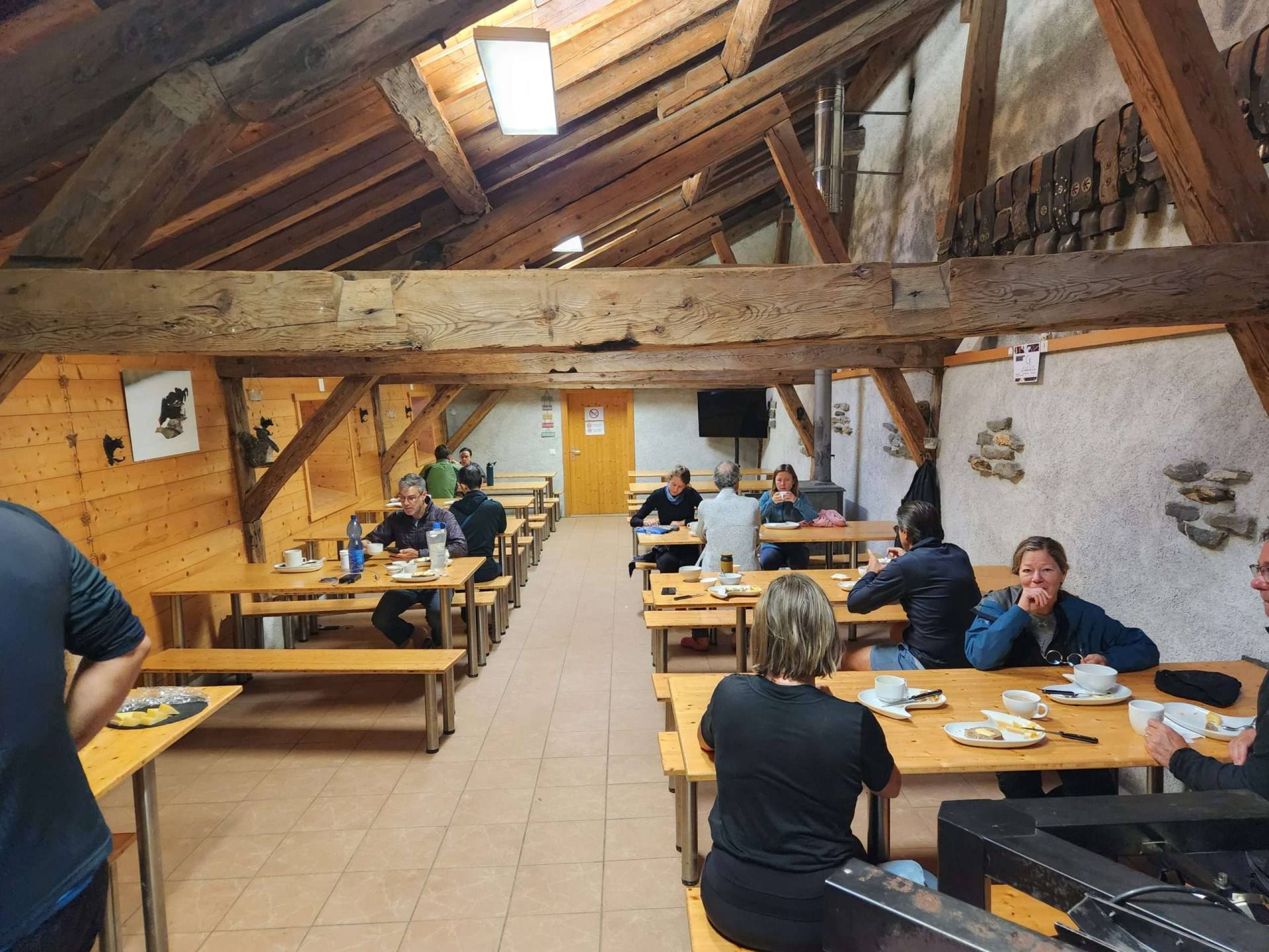 Hikers eat at alpage de la peule