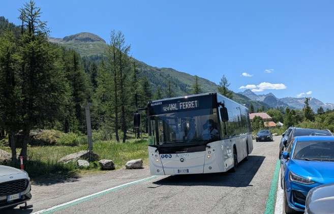 Val Ferret bus