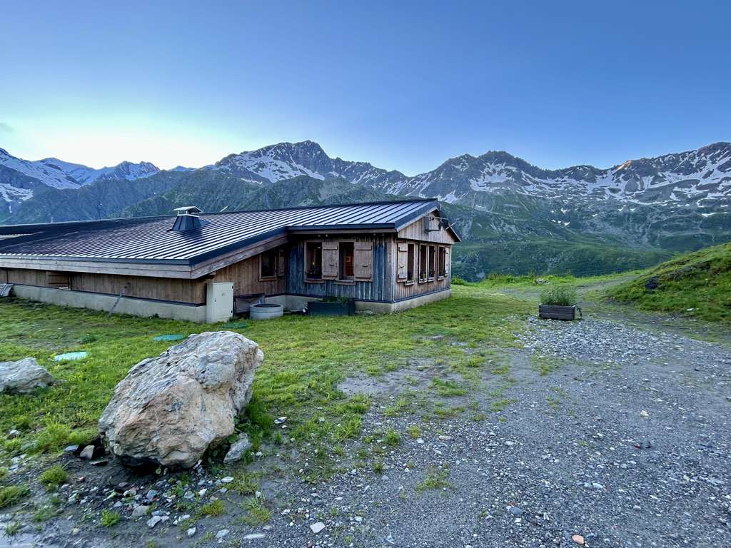 Outside of refuge des pres