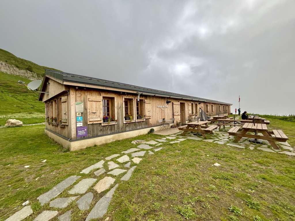 Walking towards Refuge des Pres