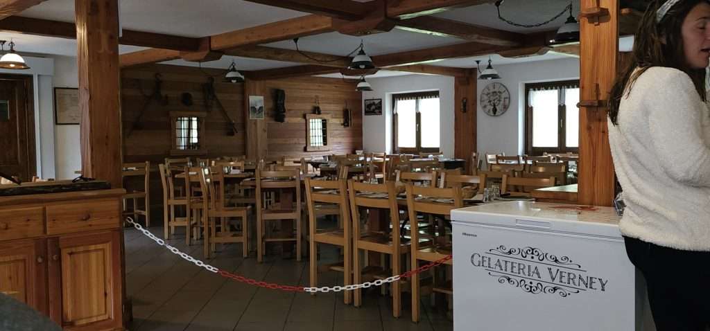rifugio elena dining room