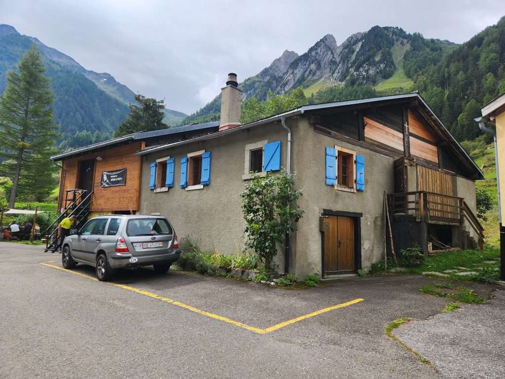 exterior of refuge le peuty