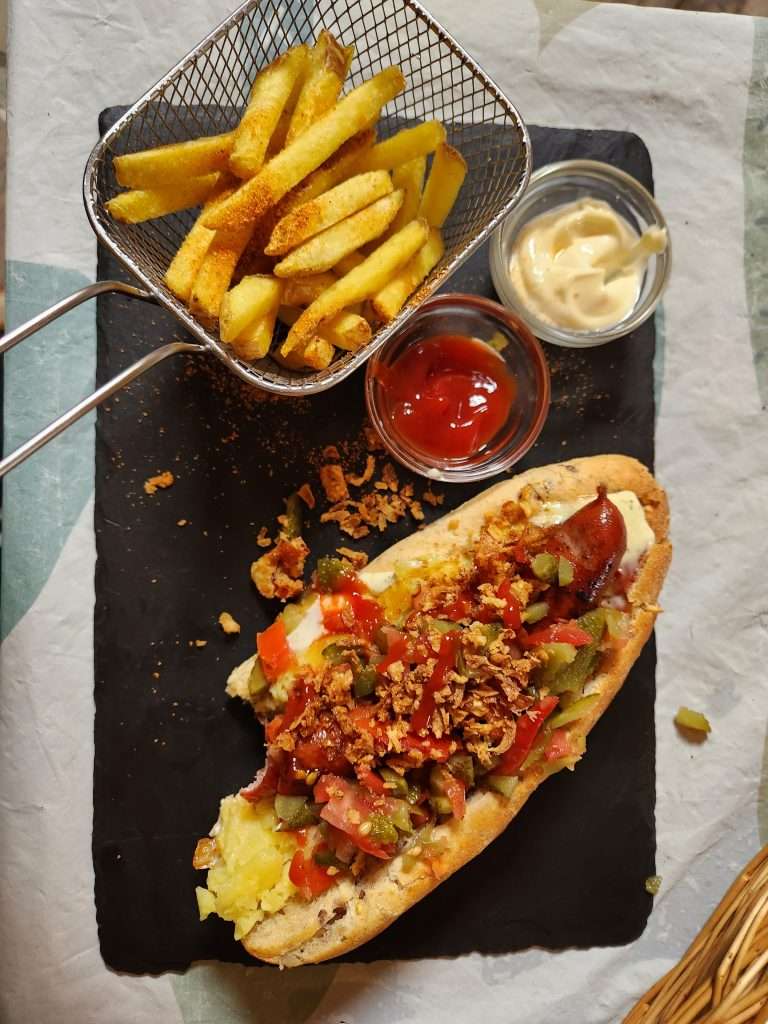 hot dog at refuge le peuty