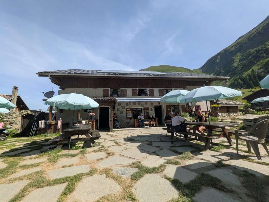 the front of refuge de miage