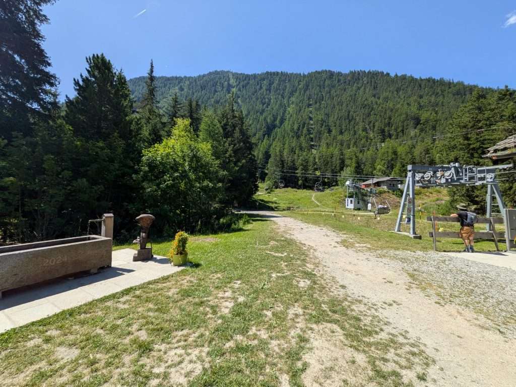 The beginning of the Fenetre d'Arpette as it crosses under the La Breya chairlift.