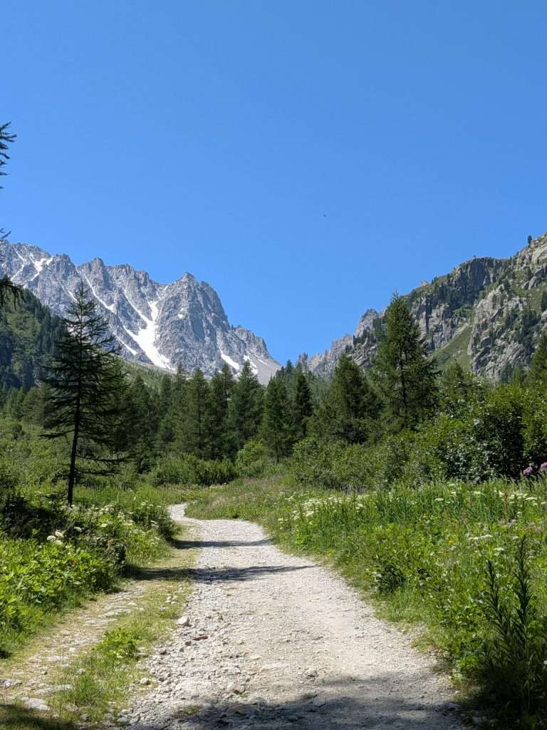 Wide track on the Fenetre d'Arpette