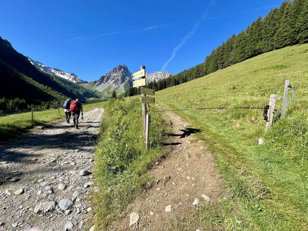 Trail junction for refuge des pres